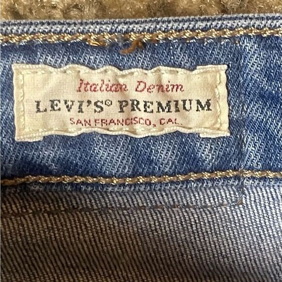 Levis Jeans Women 28 721 High Rise Skinny Blue Star Studded Distressed Jeans - Picture 7 of 9